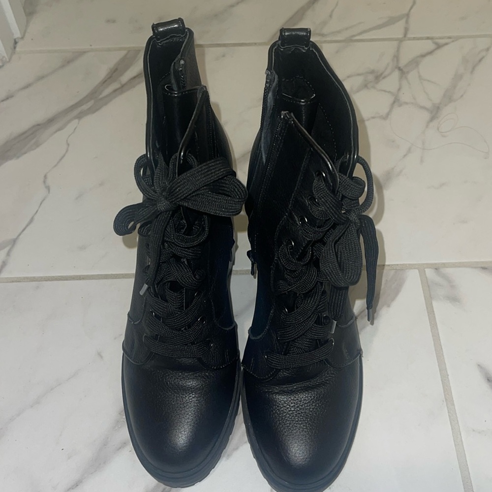 Steve Madden Lace Up Bootie